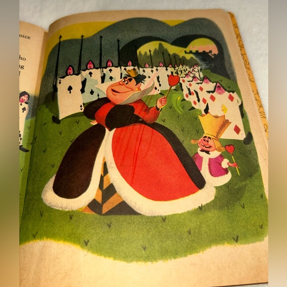 A Little Golden Book - Alice In Wonderland Meets The White Rabbit 1951 - Picture 11 of 16
